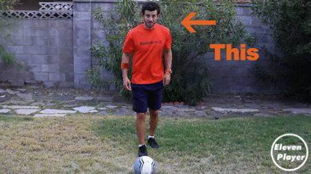 带球时怎么抬头看人,怎么抬头带球