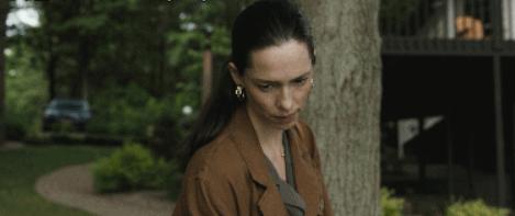 丈夫离奇自杀，竟化作鬼魂留在家中？看一眼镜子，没那么简单……