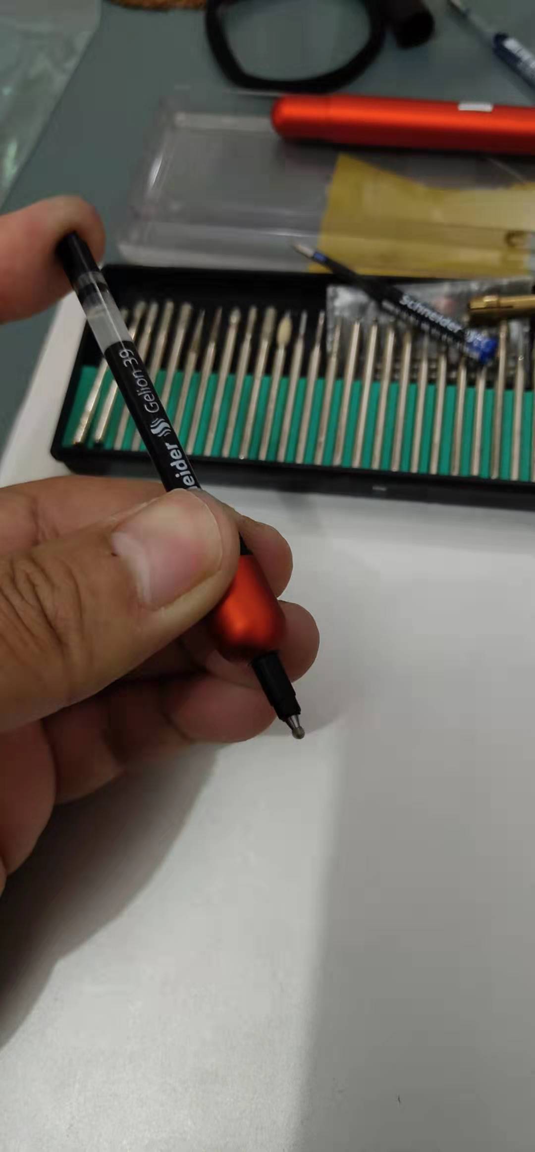 lamy中性笔换笔芯,lamy笔芯怎么换