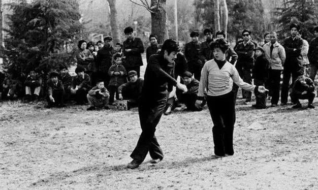 欧阳娜娜保暖内衣推荐,欧阳娜娜披毛毯穿睡衣秀ins风