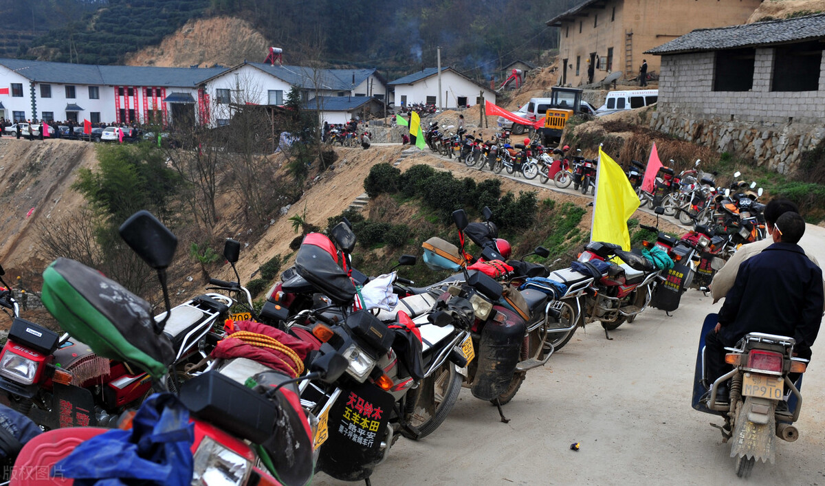 旧摩托车回收多少钱一车,下乡收废旧摩托车