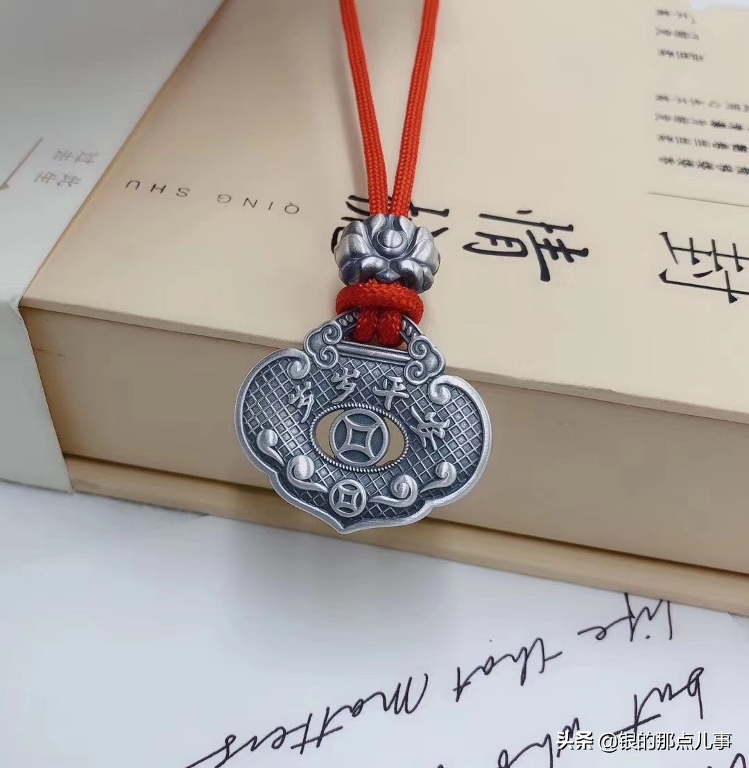 长辈送的银锁能送人不,小银锁可以自己买给自己戴吗