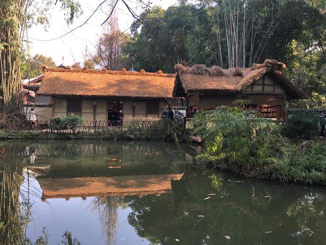 成都怎样去青城山都江堰,成都十大景点武侯祠