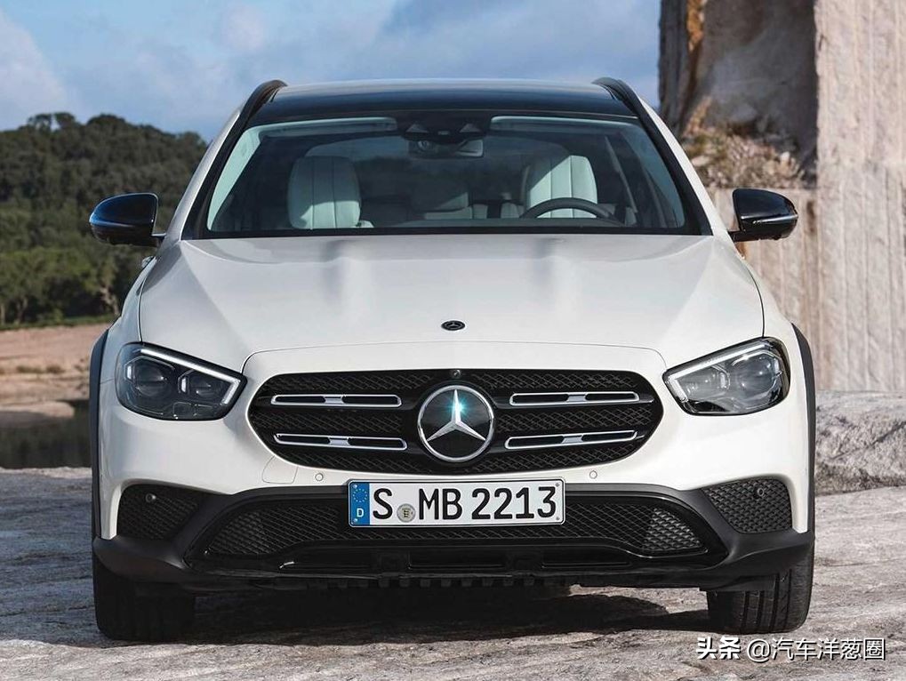 宝马发布全新车标,宝马蓝天白云标改黑白标