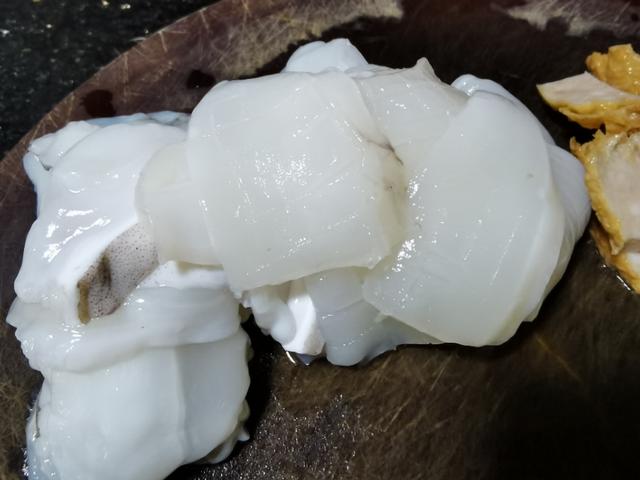 青椒炒新鲜墨鱼做法视频窍门,分享青椒炒墨鱼片制作过程