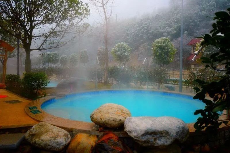 成都周边泡温泉比较好的地方推荐,成都周边泡温泉地方推荐