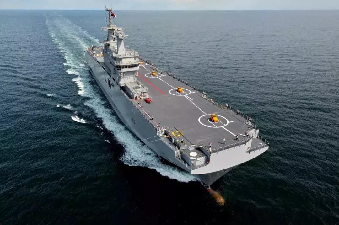 075型两栖攻击舰目前下水有多少艘,075型两栖攻击舰首舰服役啦吗