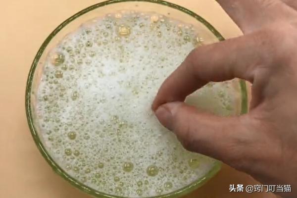 手指502胶水粘到木板上了怎么除掉,手指被502粘住了已经硬化了怎么办