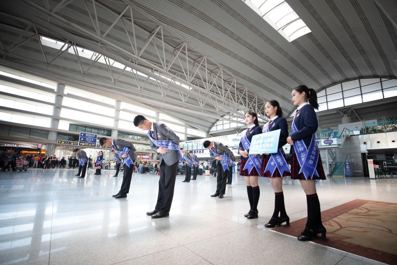 空姐空少变脸原视频,空少空姐霸气进场