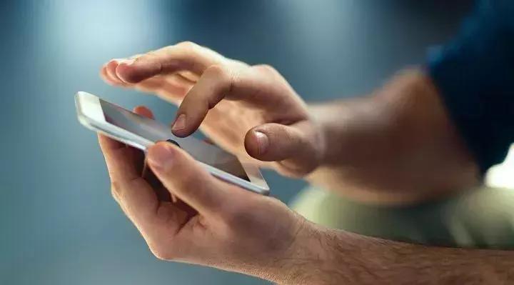 在微信上这三种事别再做了,微信账号做违法的事会被捉吗