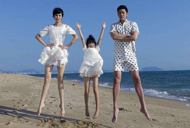 国产最黑宝宝火了！看到爸爸恶搞照后，网友：想跪地叫“包大人”