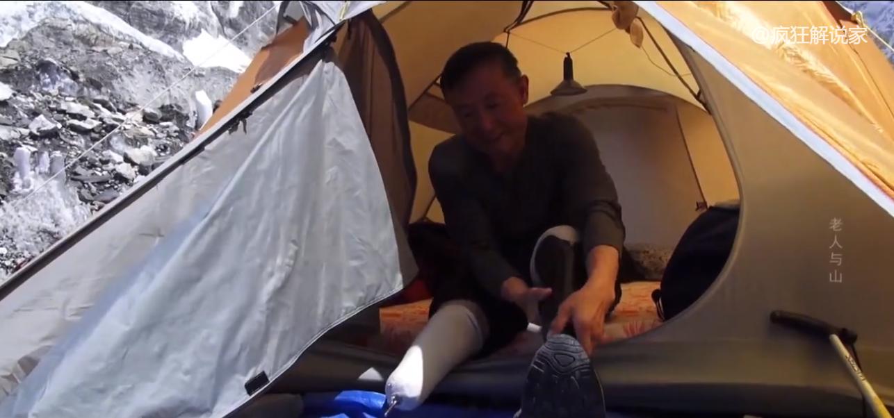 挑战不可能六旬老人家假肢攀岩,无腿老人攀登珠穆朗玛峰完整视频