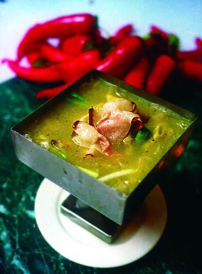 腊肉炖春笋火锅,鸭血春笋火锅