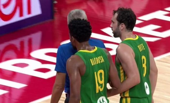 韩国主帅怒斥裁判被红牌驱逐,cba主帅怒骂裁判驱逐