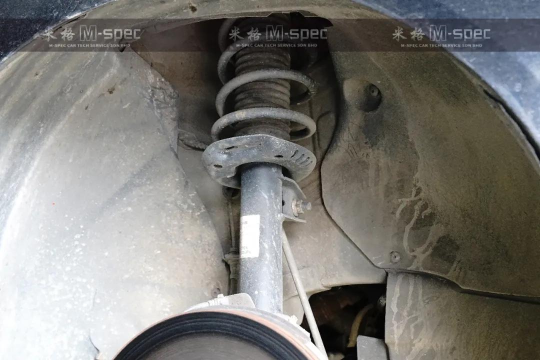 大众迈腾换完避震前后对比效果,迈腾改koni变色龙避震使用感受