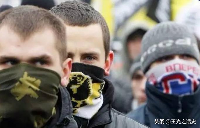和德国纳粹不共戴天的俄罗斯，为什么有“光头纳粹”?