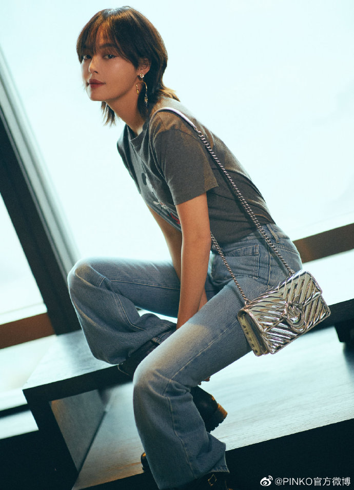 辛芷蕾日常穿搭晚装中性,辛芷蕾飞鸟包搭配什么裙子