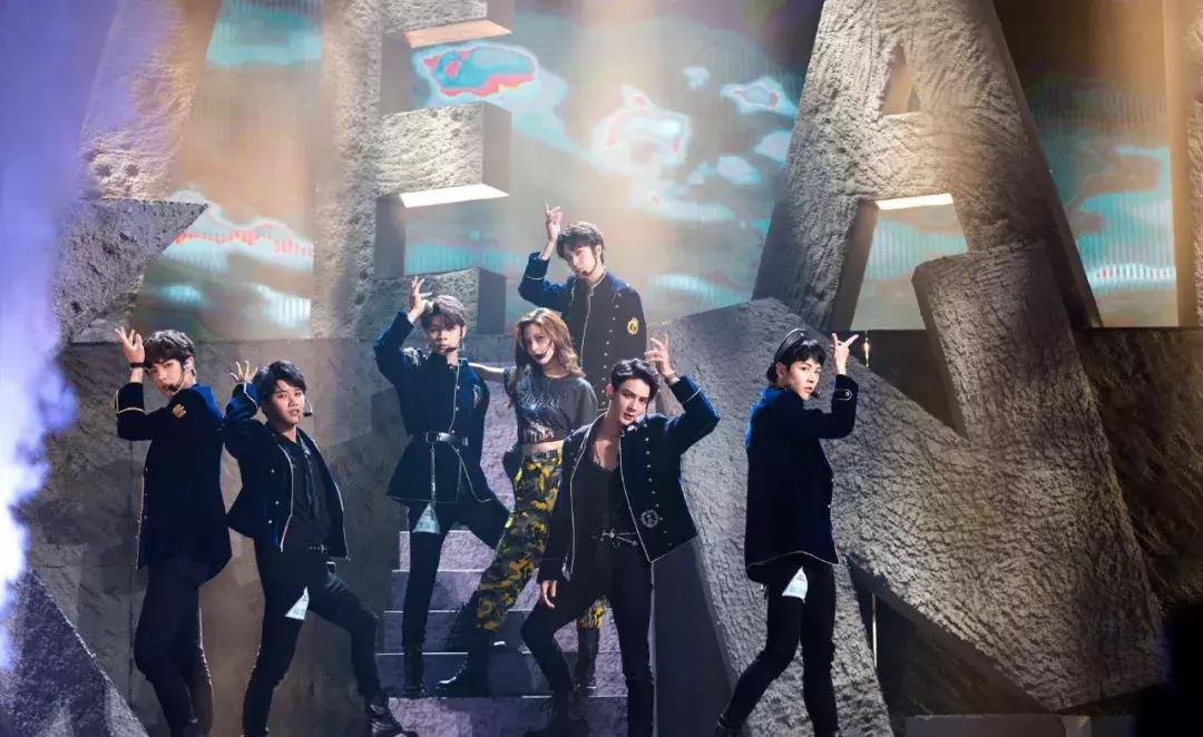 王一博黄子韬华晨宇,王一博和华晨宇眼妆