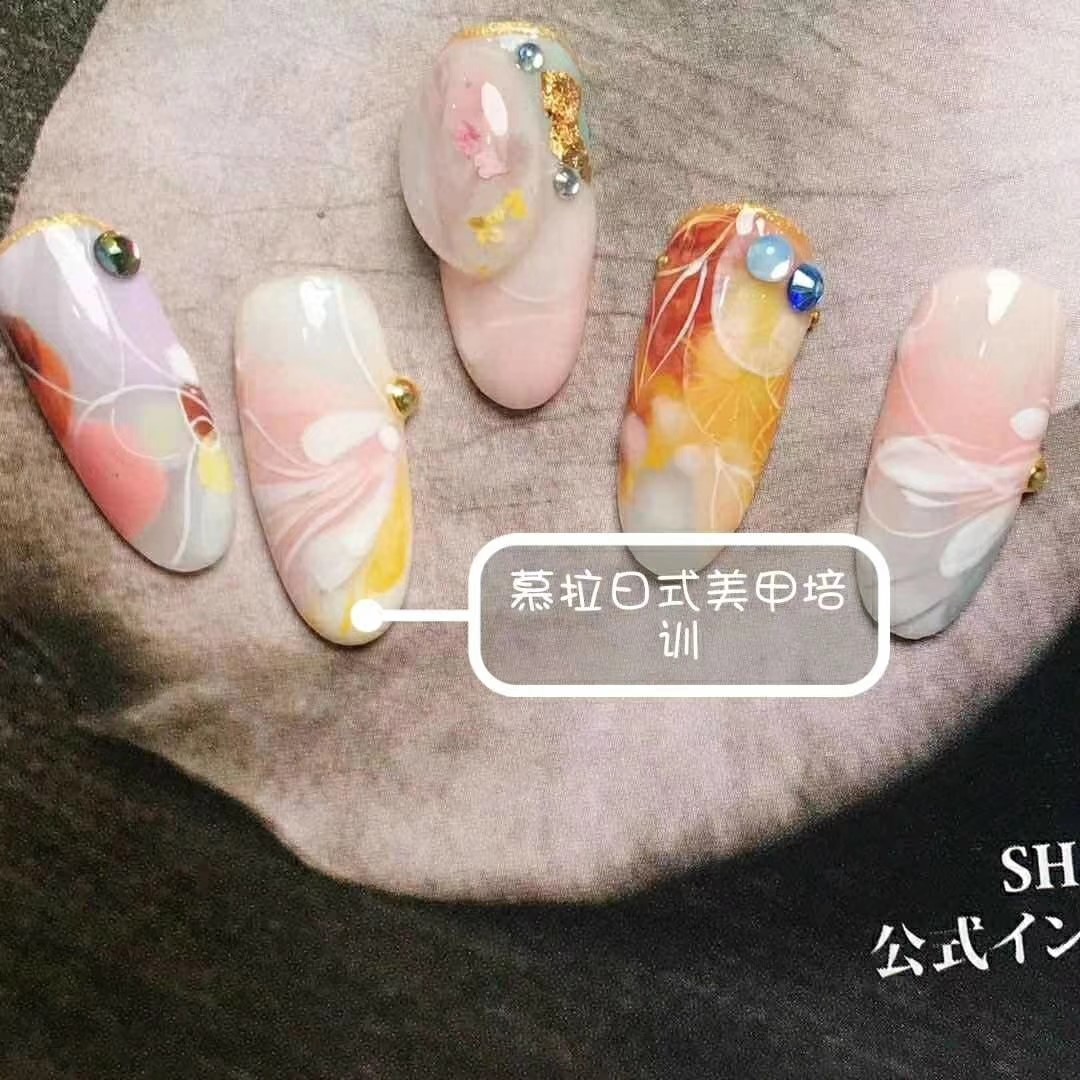 美甲学徒做美甲步骤,不会做美甲怎么开美甲店