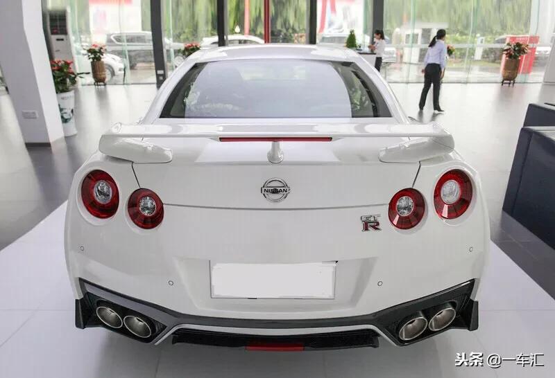 16款日产gtr超级跑车实拍详解,最快的跑车日产gtr