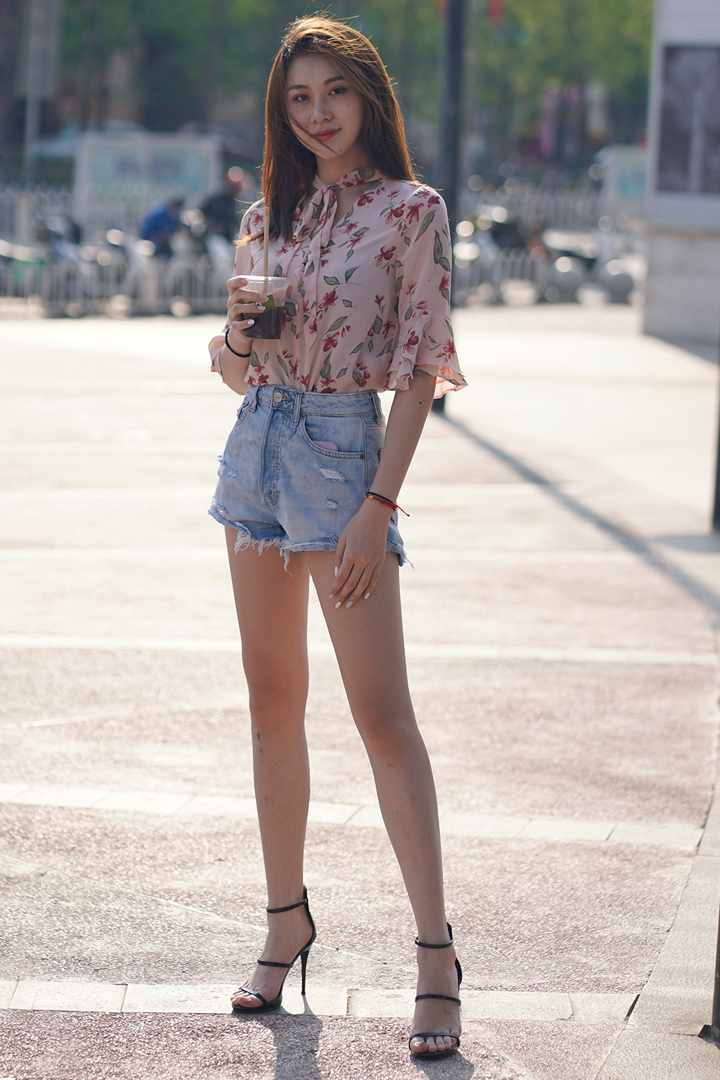 雪纺上衣显瘦遮肉减龄洋气配短裤,雪纺衫上衣休闲搭配牛仔裤