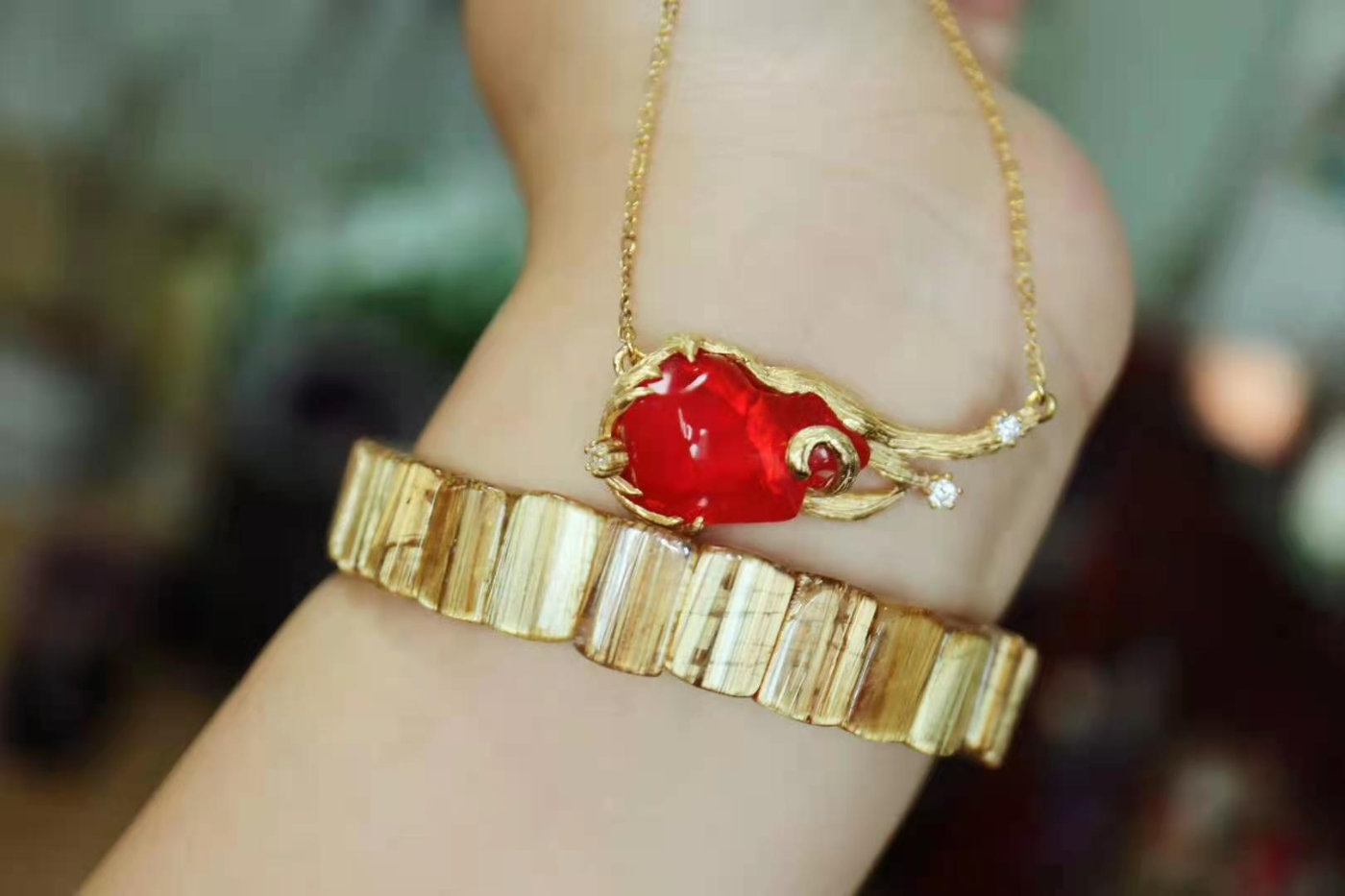 欧泊是什么宝石价格多少,欧泊是贵重宝石吗