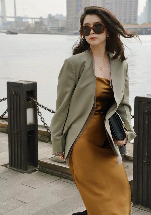 三木卡其半身裙,三木卡其色系的穿搭