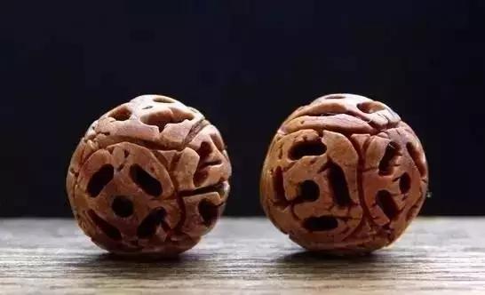 木雕兽头什么寓意,长颈鹿木雕婚礼摆件有什么寓意