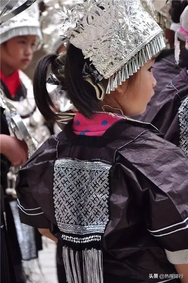 苗族歌手张丽娅邀请你：这个春天，我们相聚苗族锡绣发源地！