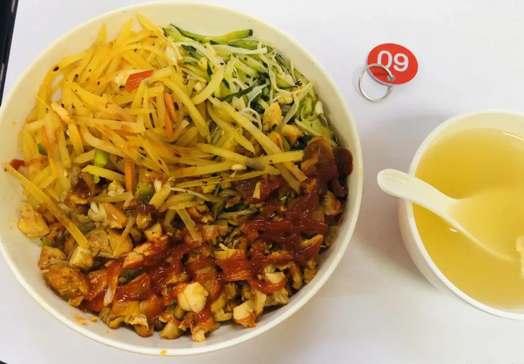 杭州十四中一群毕业生建了微信群，全是清华、北大、复旦…聊天内容却让人流口水