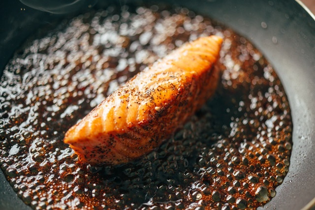 三文鱼生吃蘸料照烧汁,碳烤挪威三文鱼配照烧汁