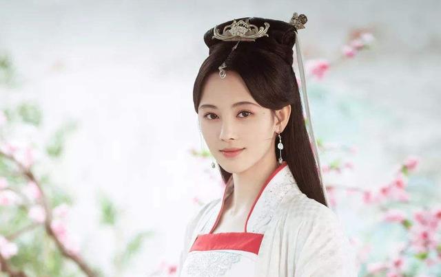 白蛇传与雷峰塔的故事,《白蛇传》中的雷峰塔有什么象征