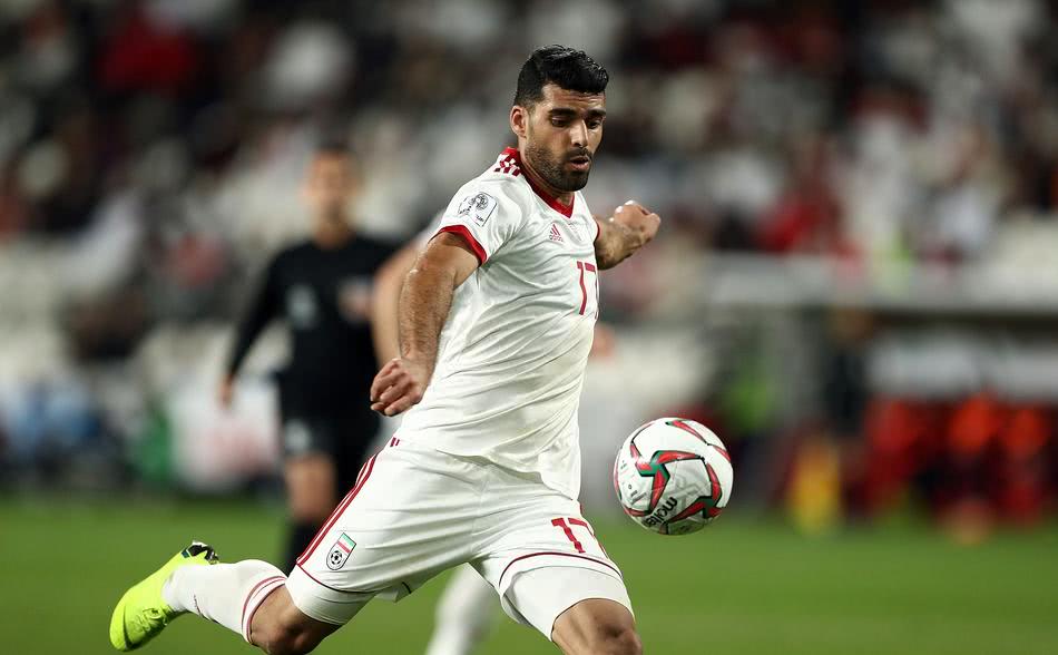 心疼！银狐为中国足球急白胡子，国足将士为老帅的最后一战拼了吧