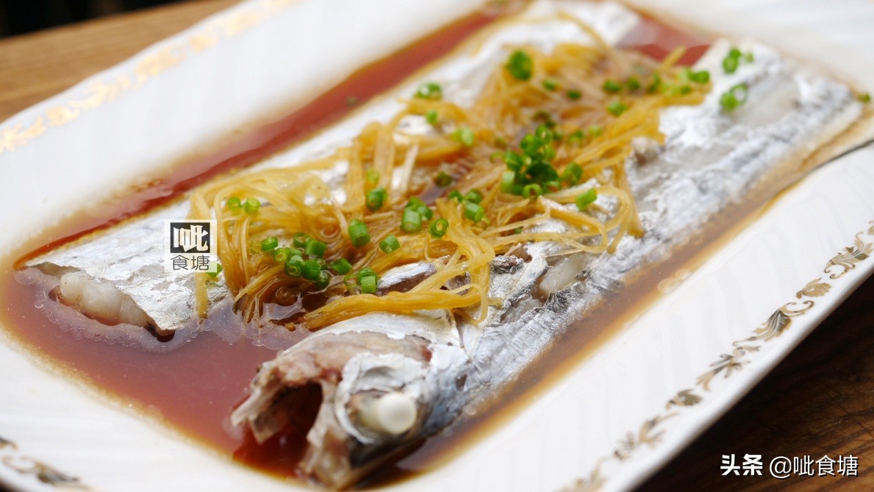 新鲜的带鱼清蒸几分钟,新鲜带鱼不用油煎怎么烧好吃