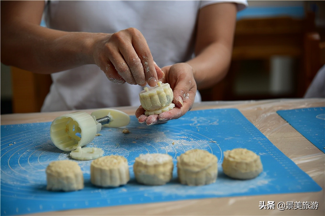 月饼盒做有特点的中秋手工灯笼,中秋节亲子手工月饼灯笼