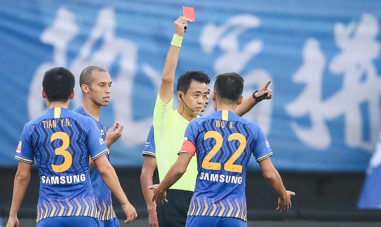 10人+主裁“偏袒”！被世界波逆转！名宿：国内裁判能吹如同赛