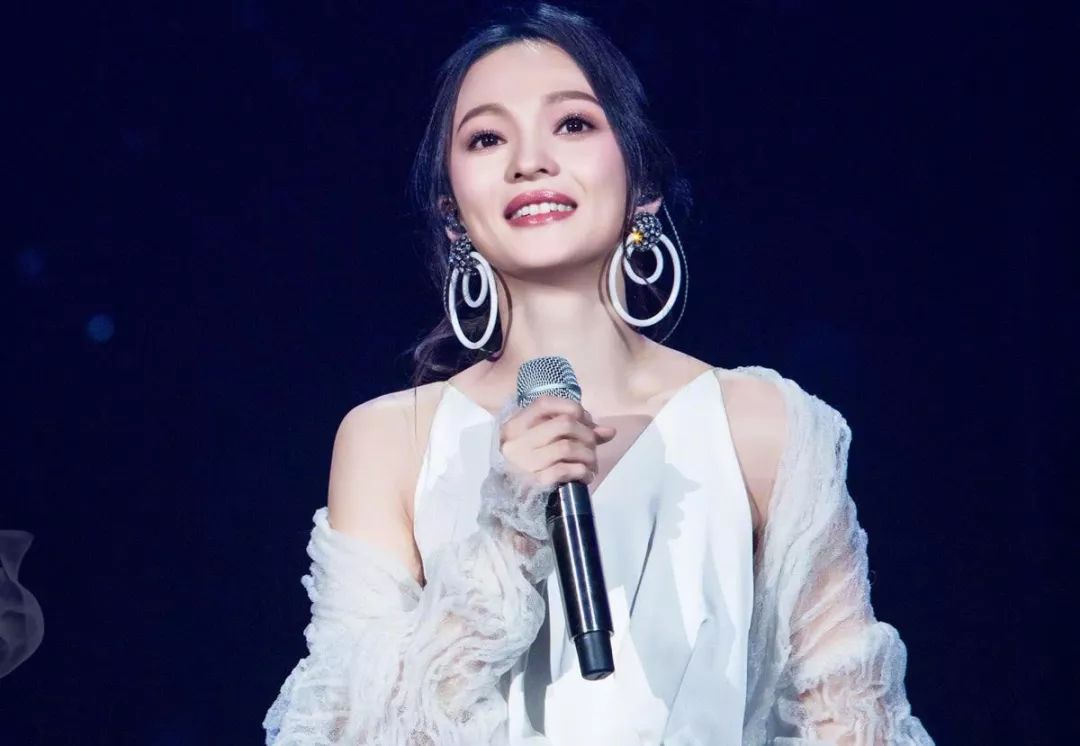 曾经和周杰伦齐名的男歌手,唯一和周杰伦齐名的女歌手