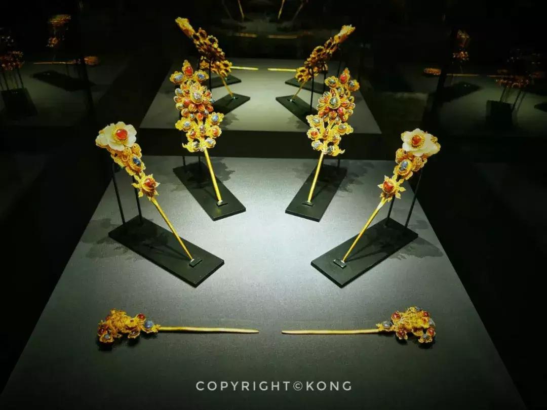 上海观复博物馆地面,上海中心37楼观复博物馆