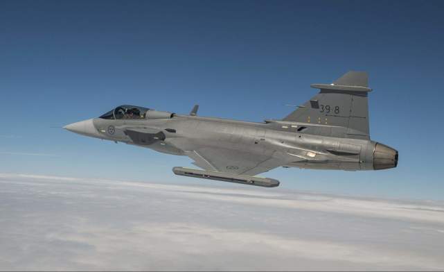 哥伦比亚空军总爱买二手货，瑞典萨博公司表示，看看我的鹰狮