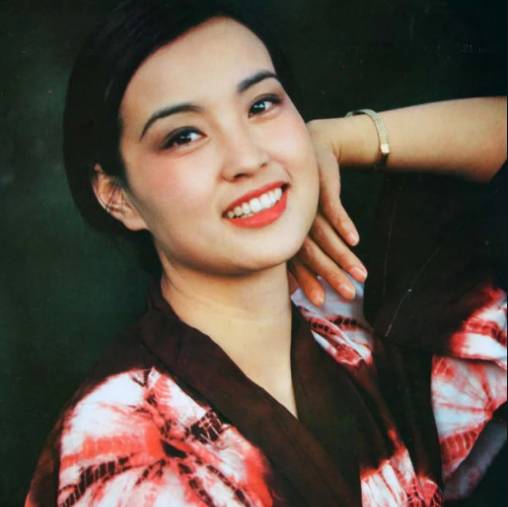 陈国军刘晓庆姜文三人照片,陈国军找姜文谈话