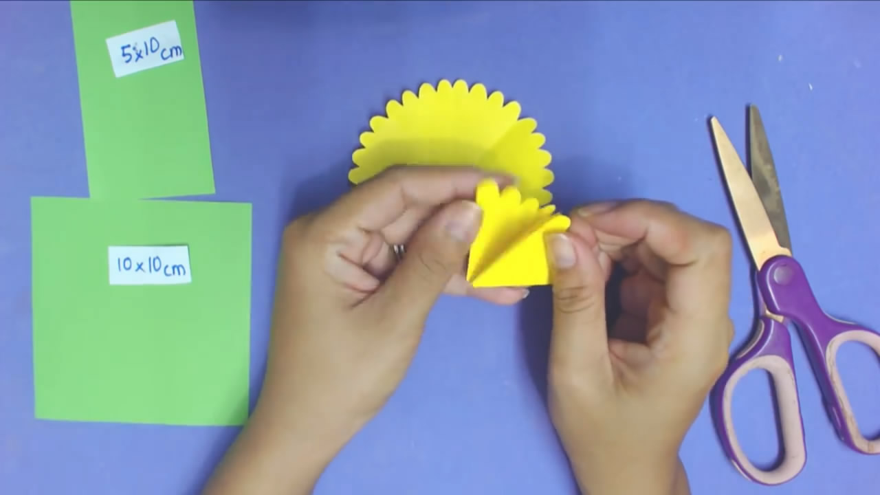 送给妈妈的用剪纸做的花朵手工,剪纸花朵制作教程步骤图解