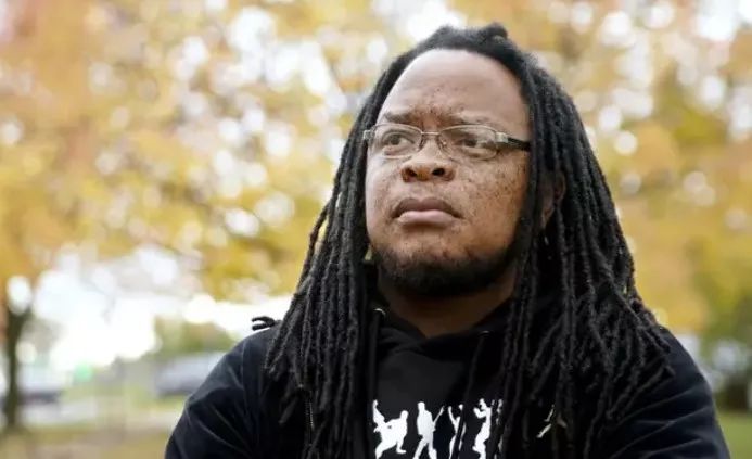 这种极度荒唐的事情，也只能发生在美国了…….