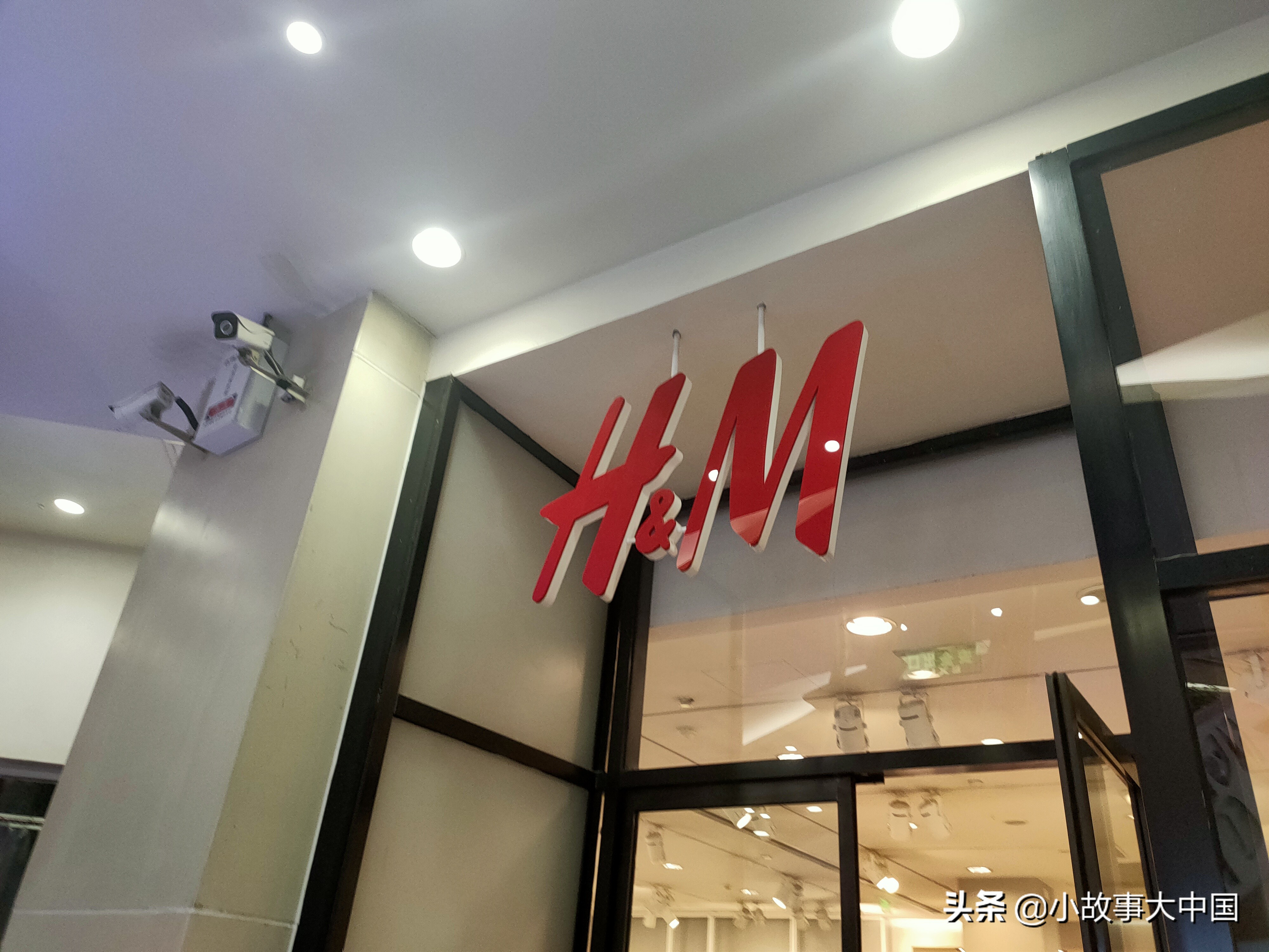 “爱国护城河”河北石家庄走起！探访HM实体店，招牌灯灭