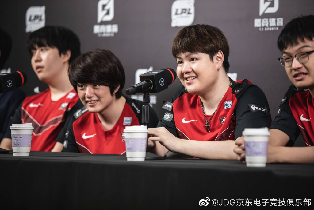 rngjdg比赛暂停绿毛第一视角,jdg本次比赛历程