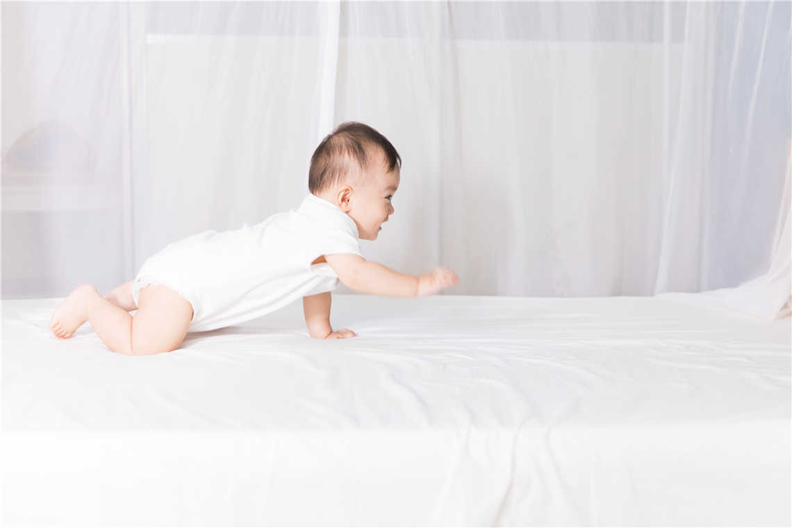 婴儿出生后每个月学什么,给刚出生的婴儿学点什么