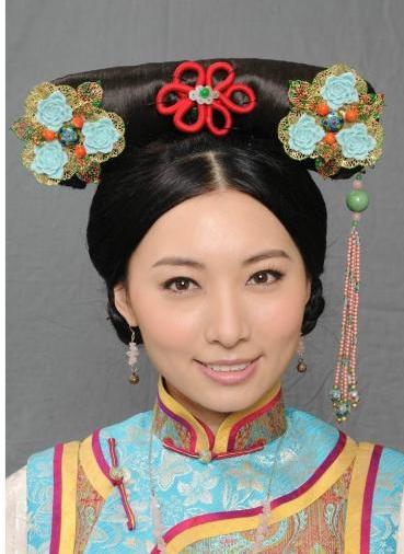 她嫁给大自己四十岁的皇帝，八年生四子，死后光荣至上