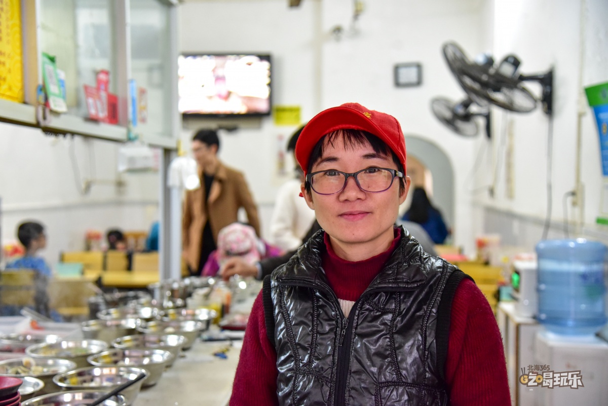 带海鲜池的餐厅,海鲜汤粉北海
