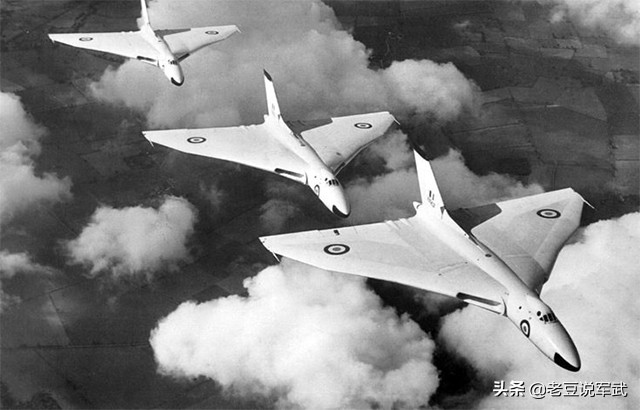 英国v型轰炸机,英国三神轰炸机