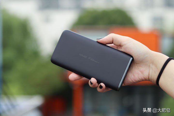 vivoiqoo33w是超级闪充吗,vivoiqoo3支持33w闪充吗