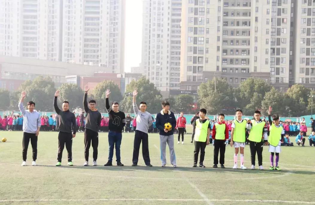 豪情的篮球比赛,豪情足球